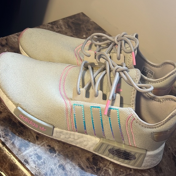 Women’s adidas shoes - Picture 3 of 5